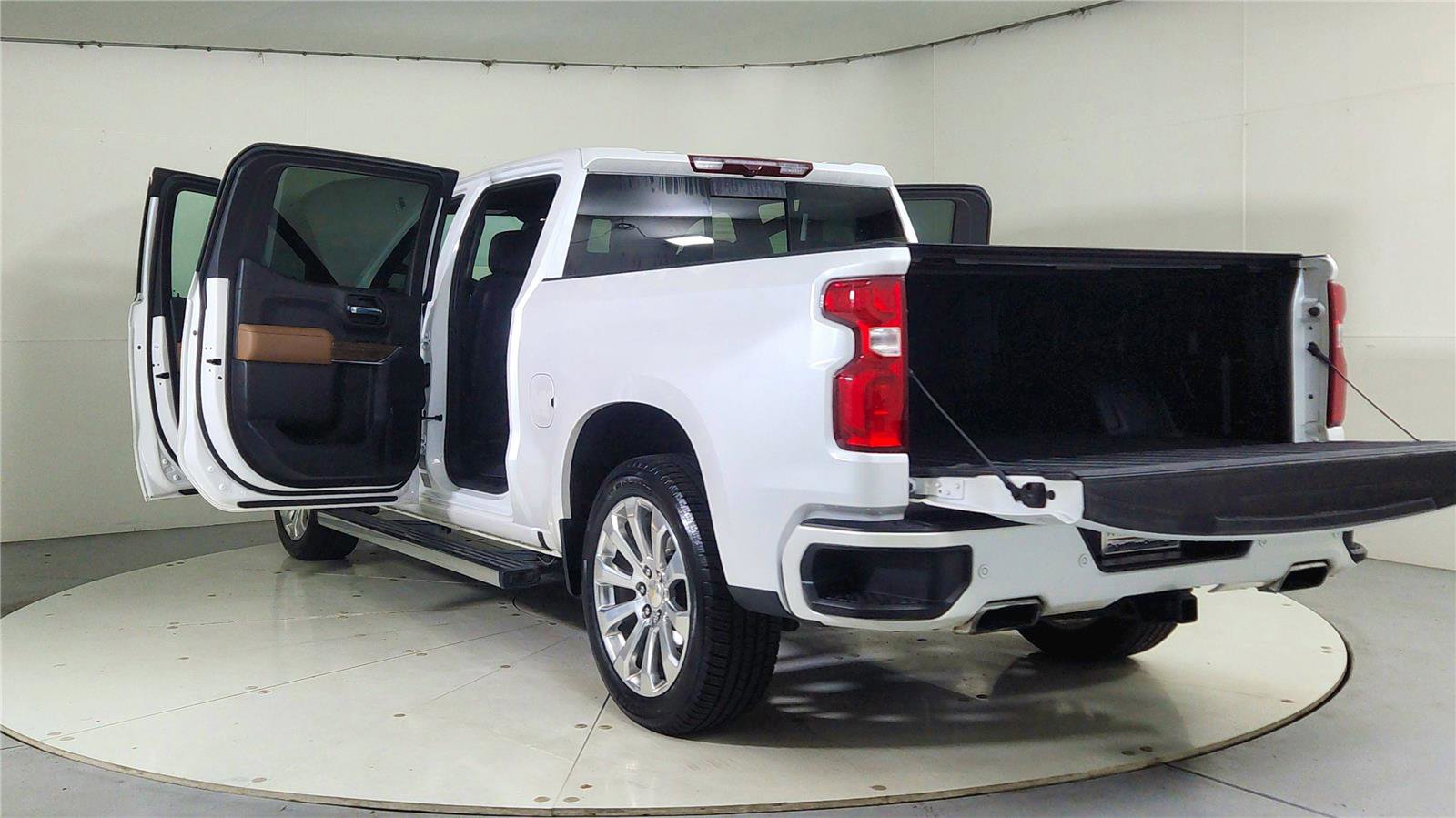 Used 2021 Chevrolet Silverado 1500 High Country image 11