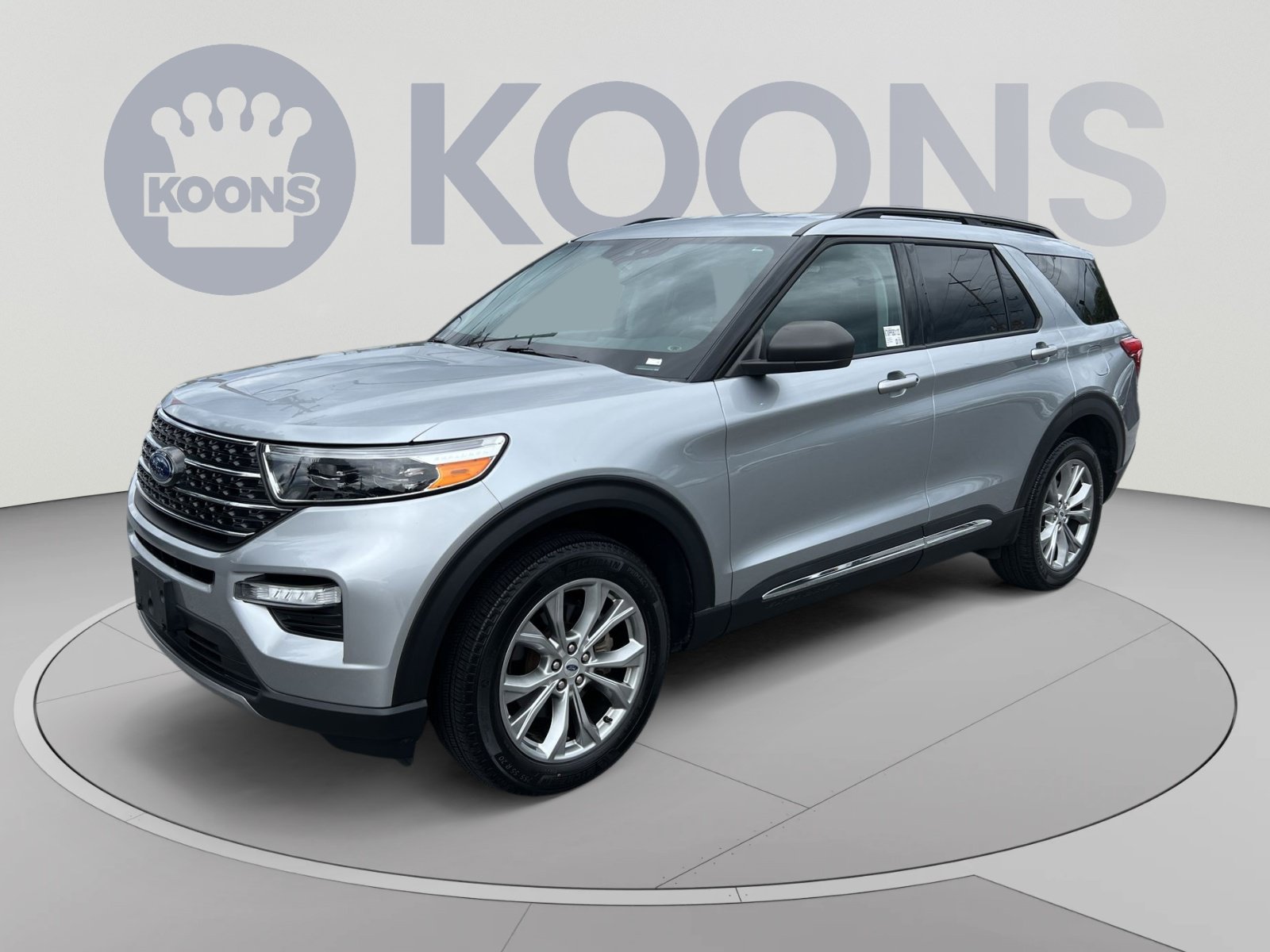 Used 2023 Ford Explorer XLT w/ Equipment Group 202A AWD/4WD image 1