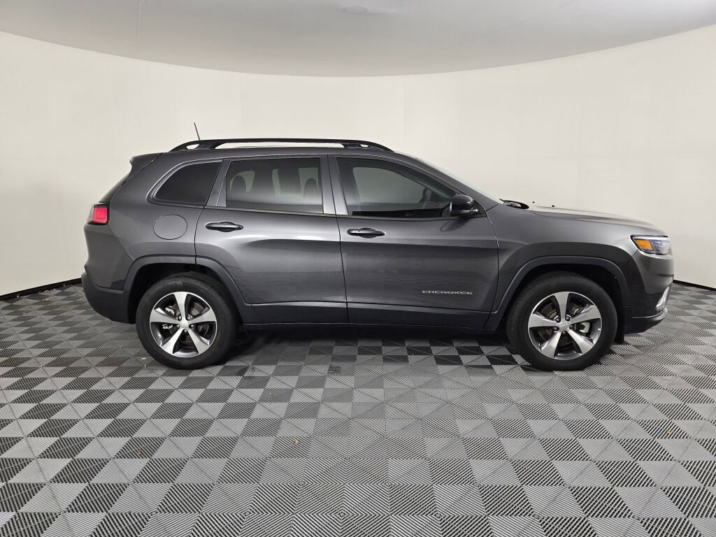 Used 2022 Jeep Cherokee Limited image 2