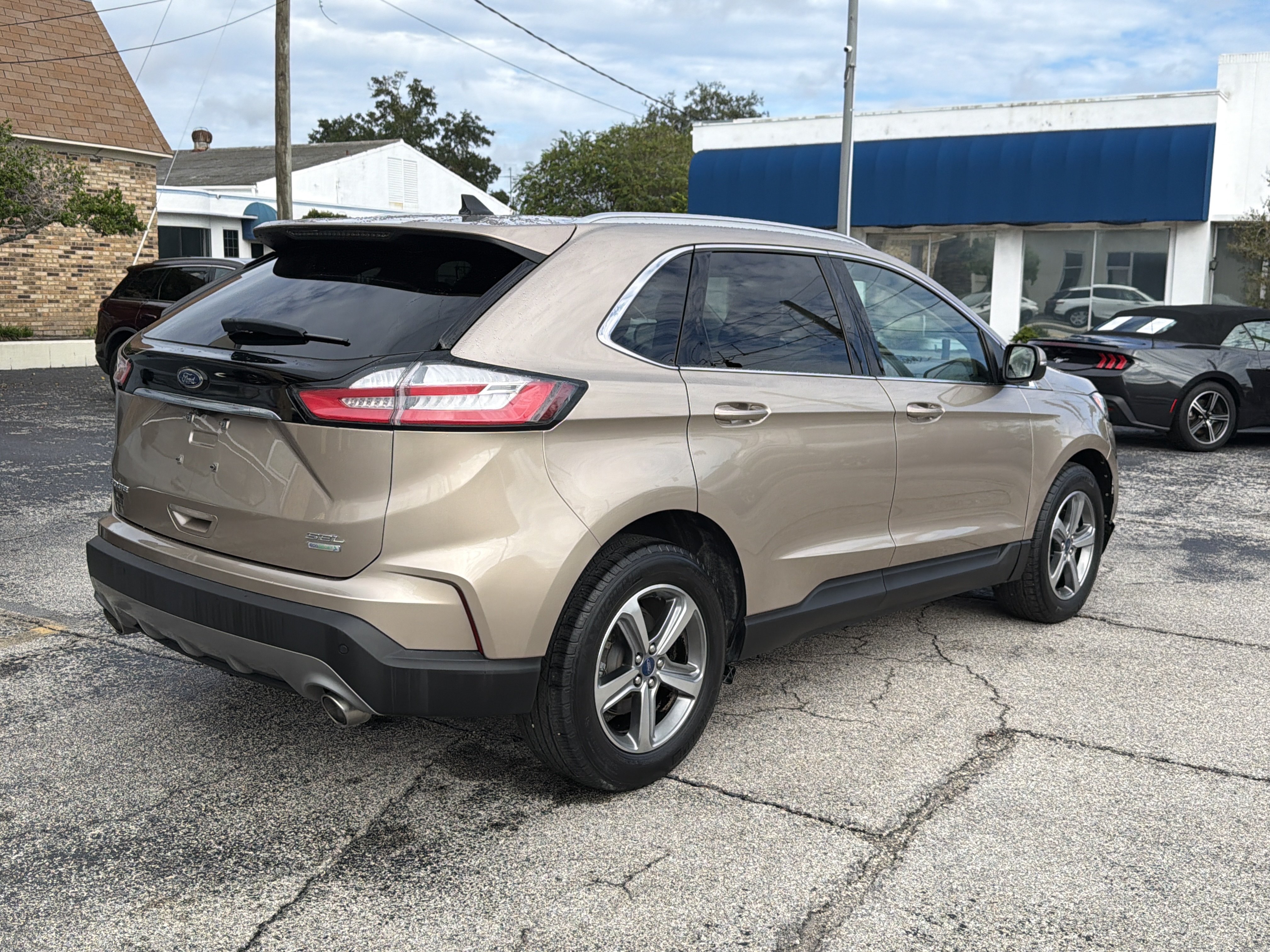 Used 2020 Ford Edge SEL w/ Convenience Package FWD image 3