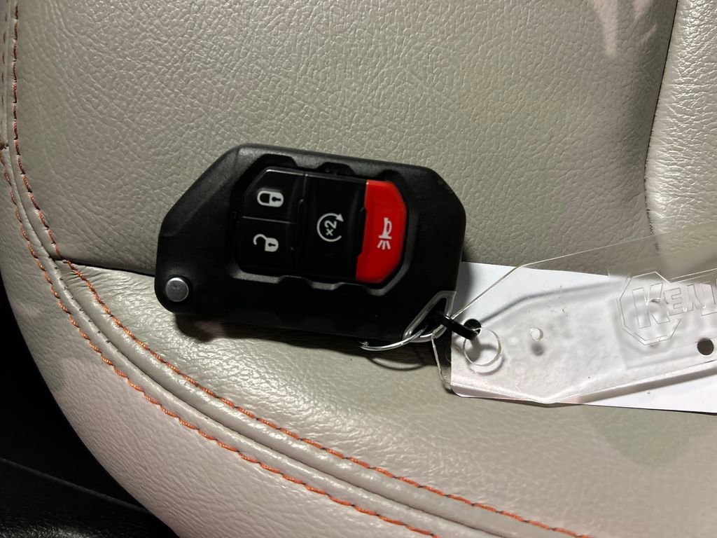 Used 2021 Jeep Gladiator Mojave w/ Dual Top Group AWD/4WD image 22