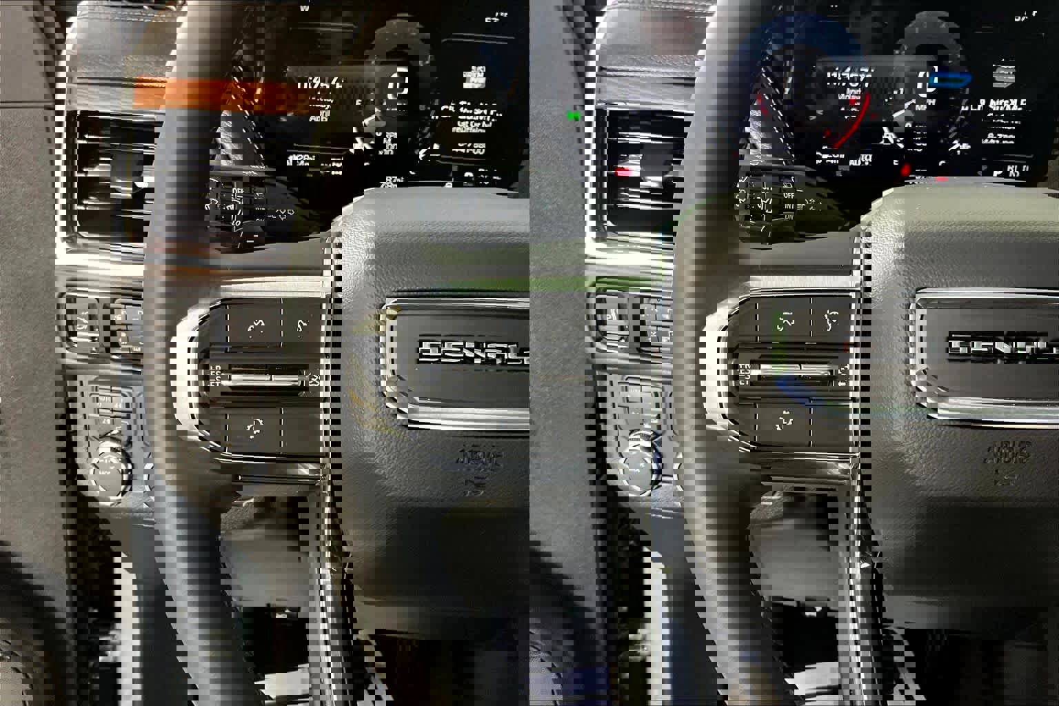 Used 2026 GMC Yukon Denali w/ Sun & Power Step Package image 24