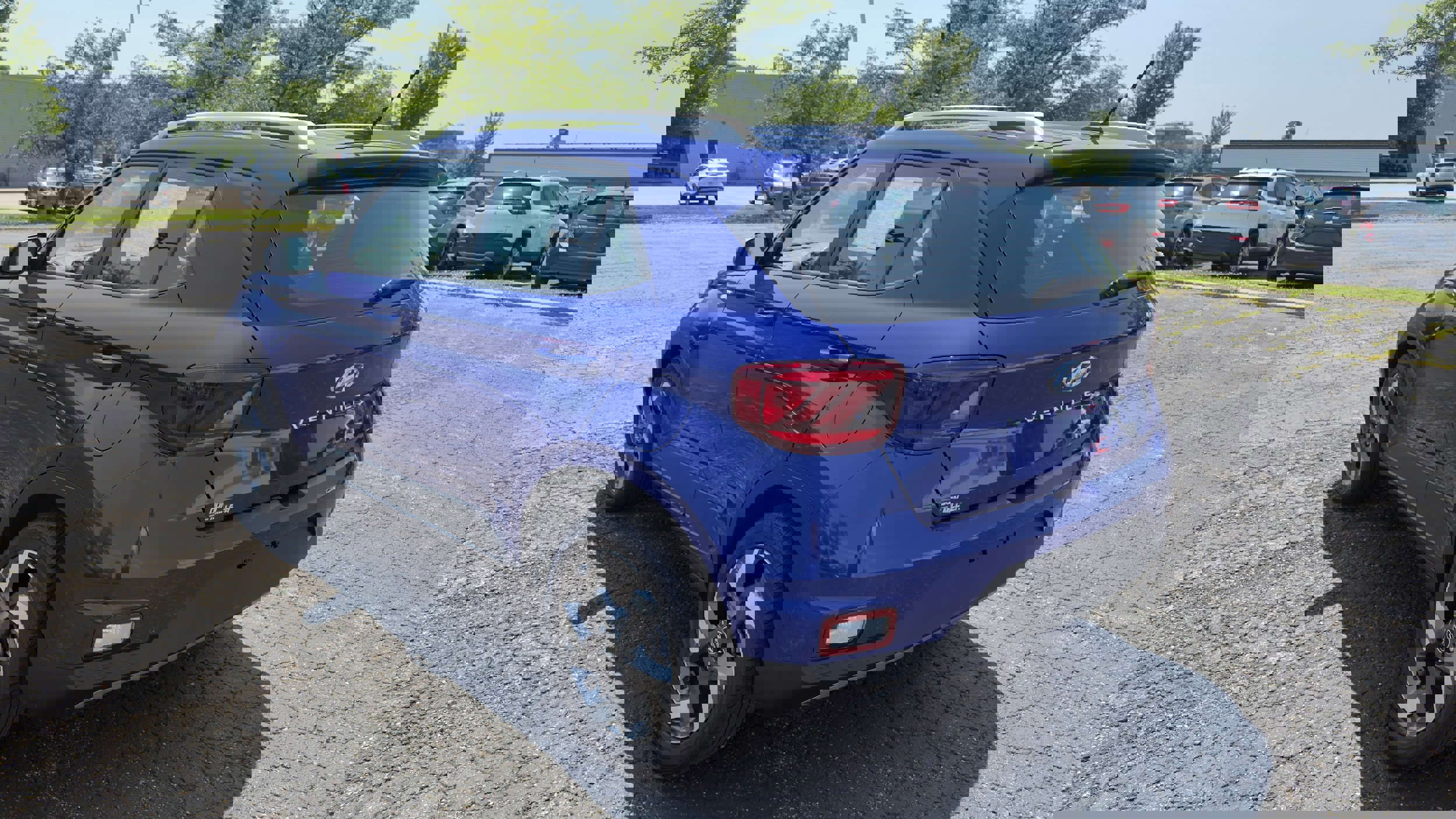 Used 2023 Hyundai Venue SEL w/ Cargo Package image 5