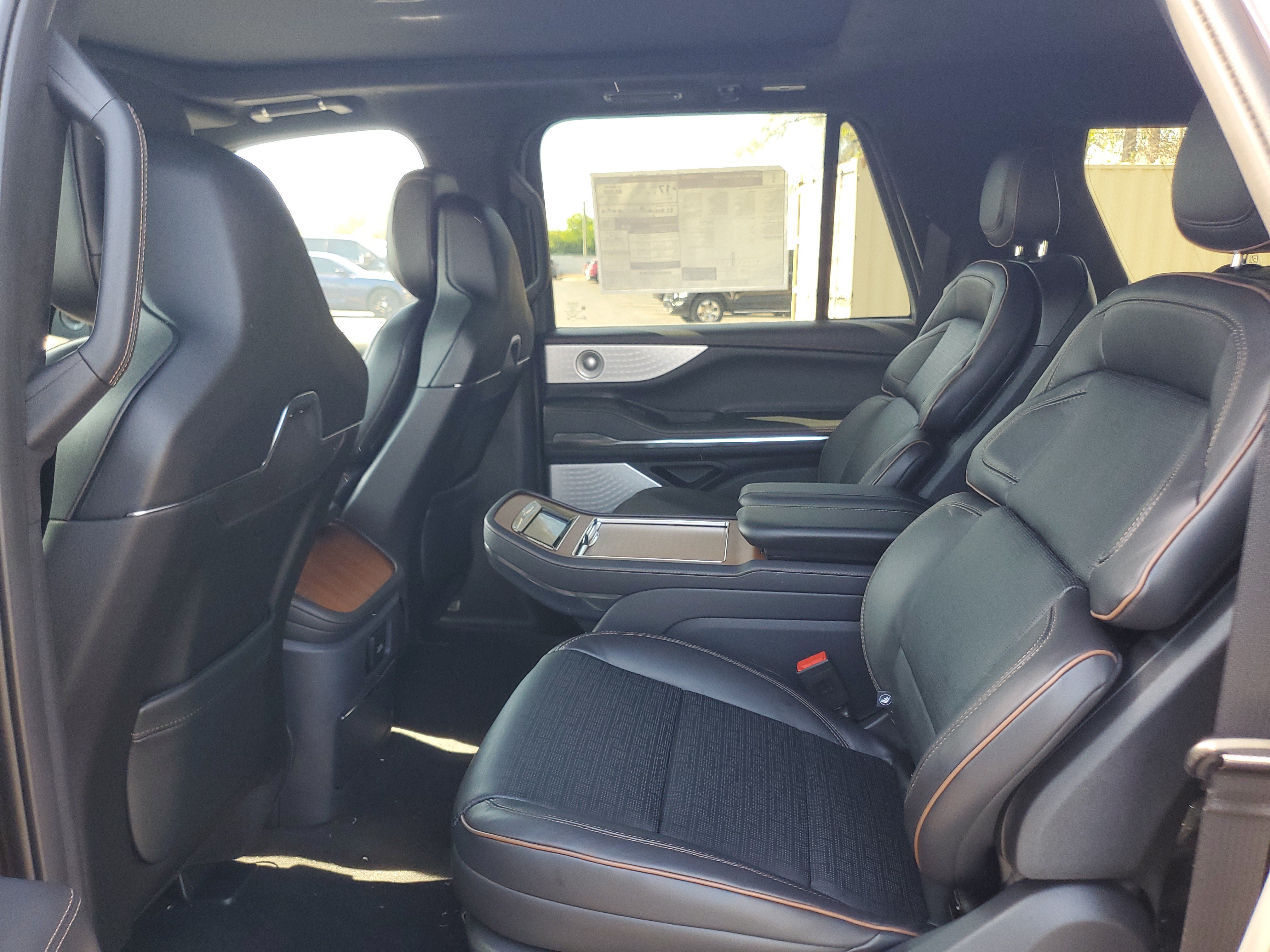 New 2026 Lincoln Navigator L Black Label AWD/4WD image 27