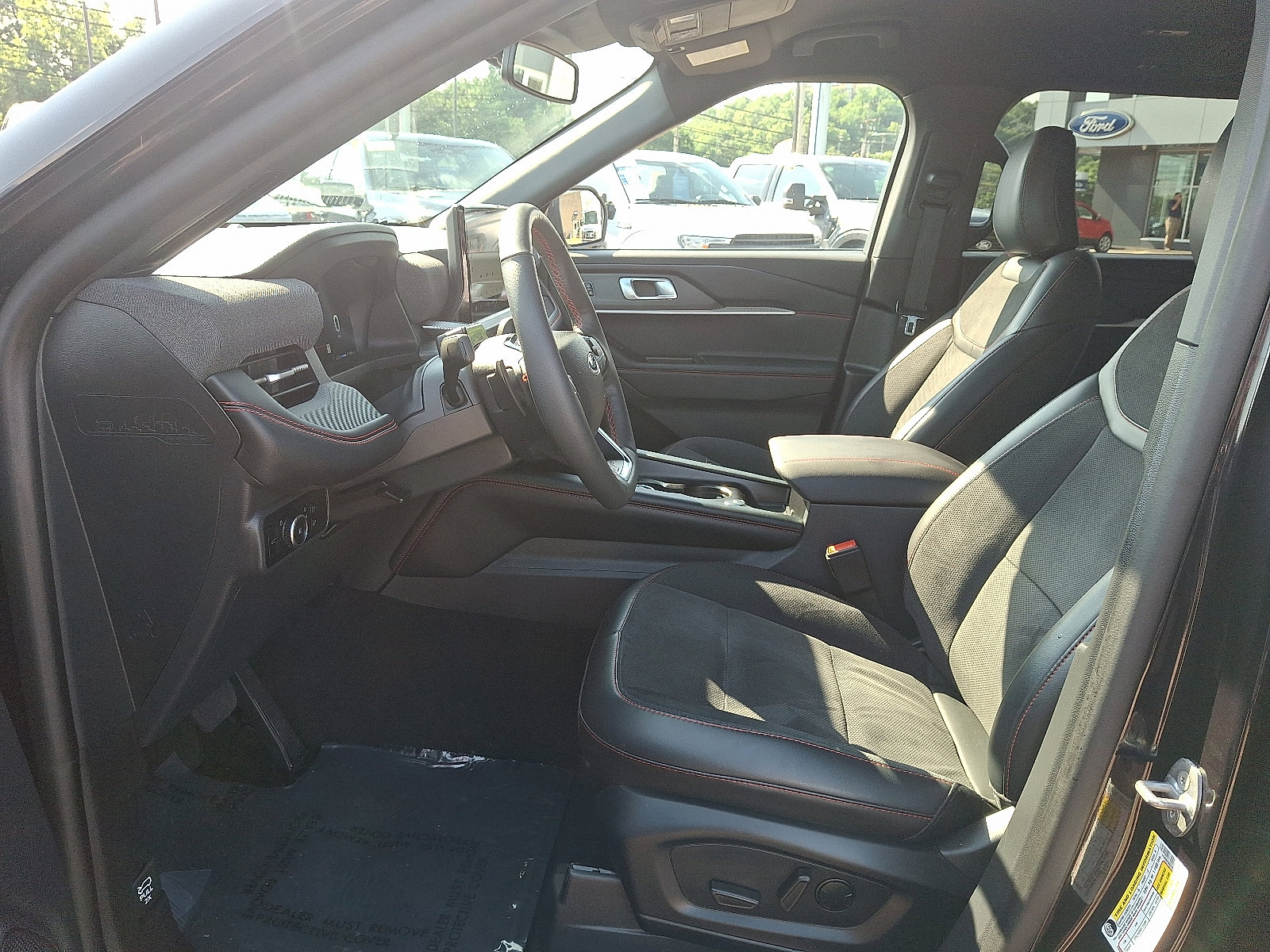 Used 2025 Ford Explorer ST image 13