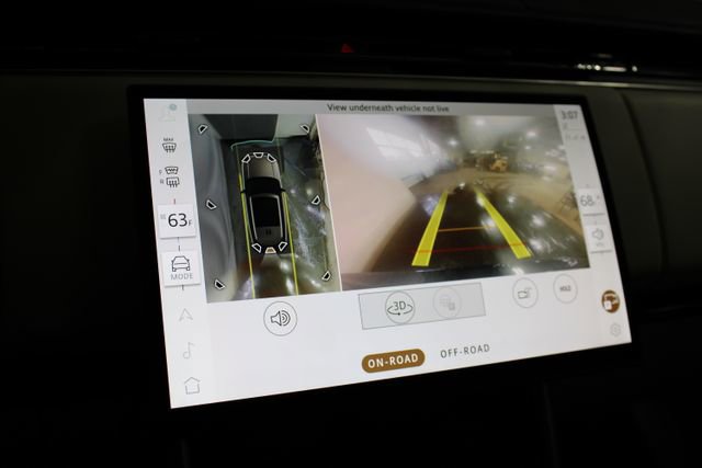 Used 2025 Land Rover Range Rover SE image 25