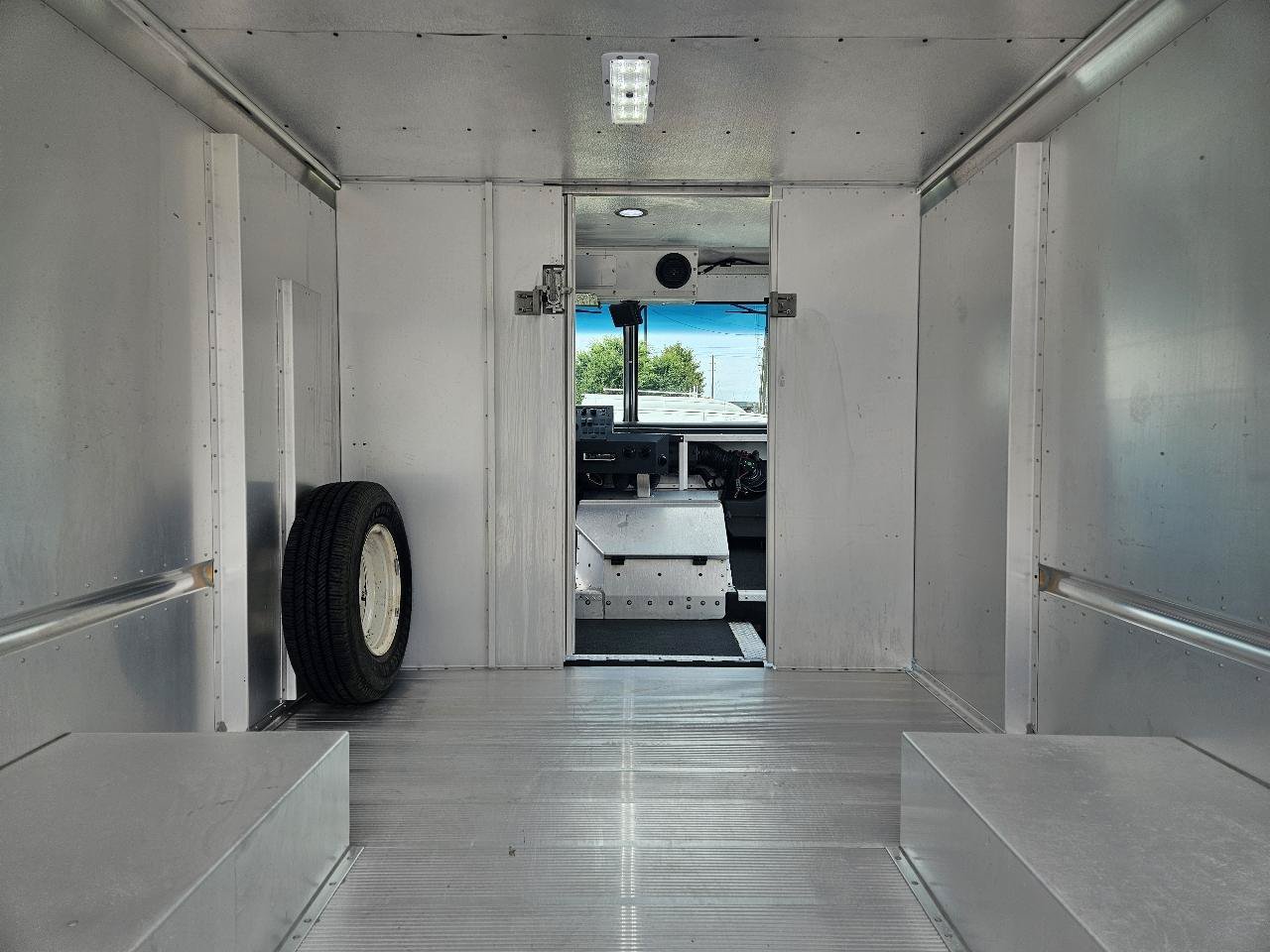 Used 2015 Ford E-350 and Econoline 350 Super Duty w/ A/C Prep Package RWD image 17