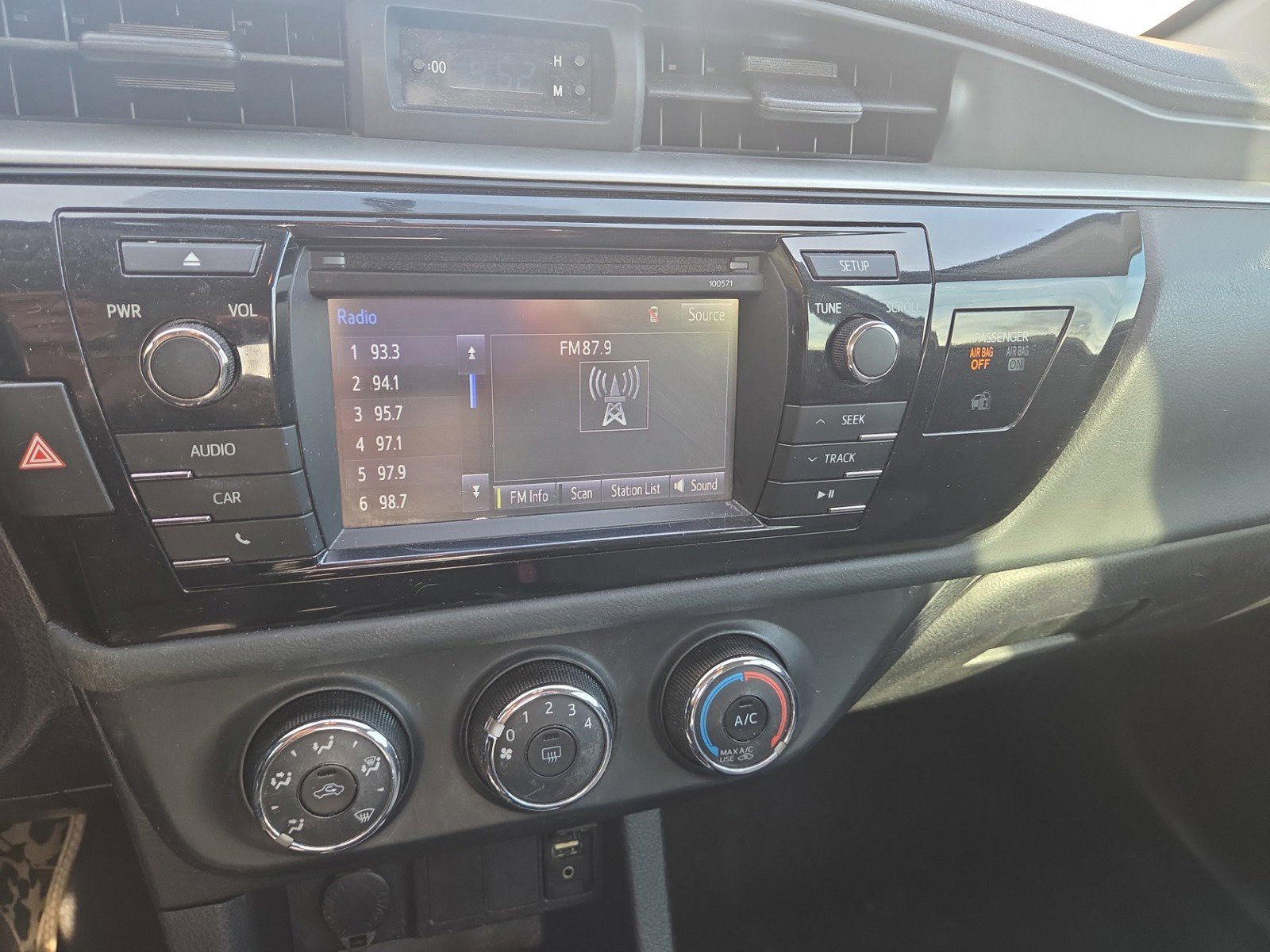 Used 2016 Toyota Corolla L image 24