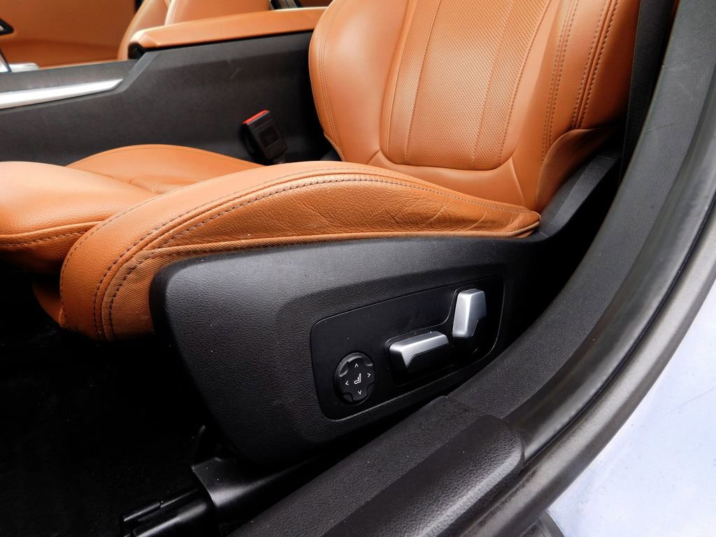 Used 2022 BMW 330i xDrive Sedan w/ Premium Package image 16