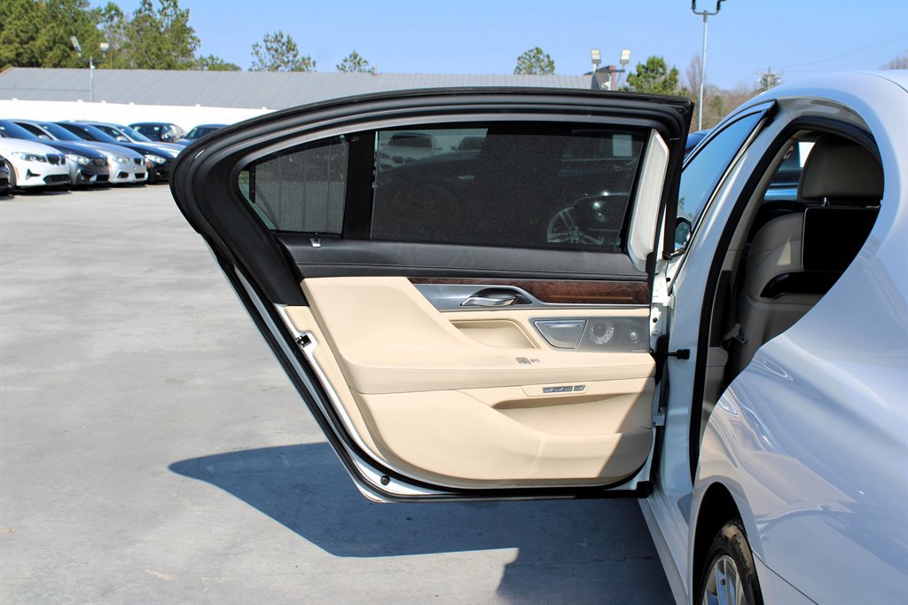 Used 2017 BMW 750i RWD image 42