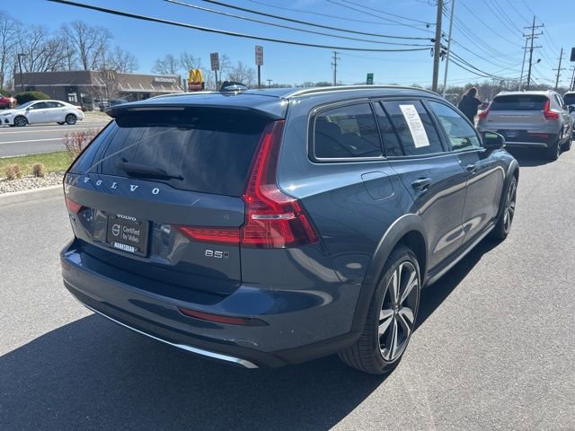Certified 2025 Volvo V60 B5 Cross Country Plus image 5
