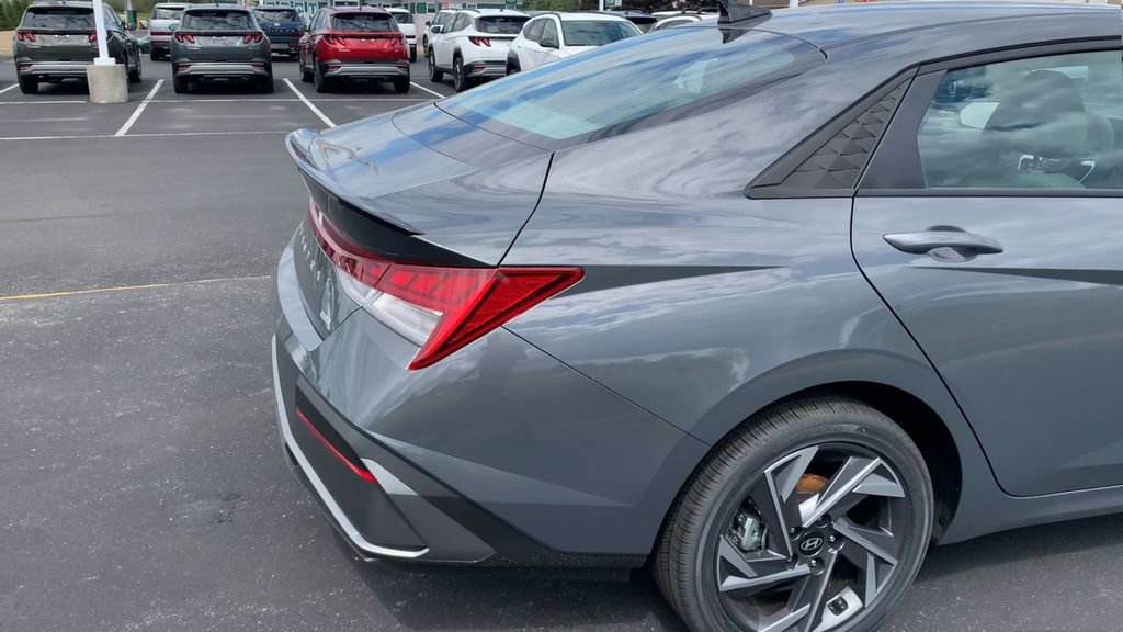 New 2025 Hyundai Elantra SEL FWD image 8