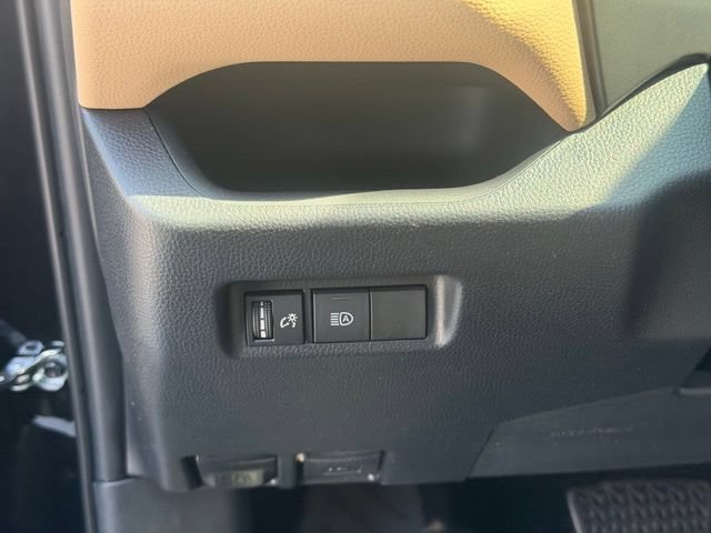Used 2019 Toyota RAV4 LE w/ All Weather Liner Package AWD/4WD image 20