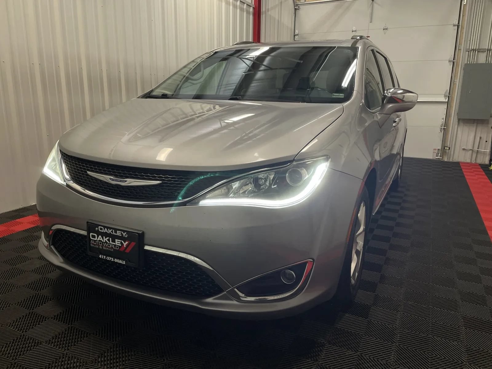 Used 2020 Chrysler Pacifica Limited FWD image 9