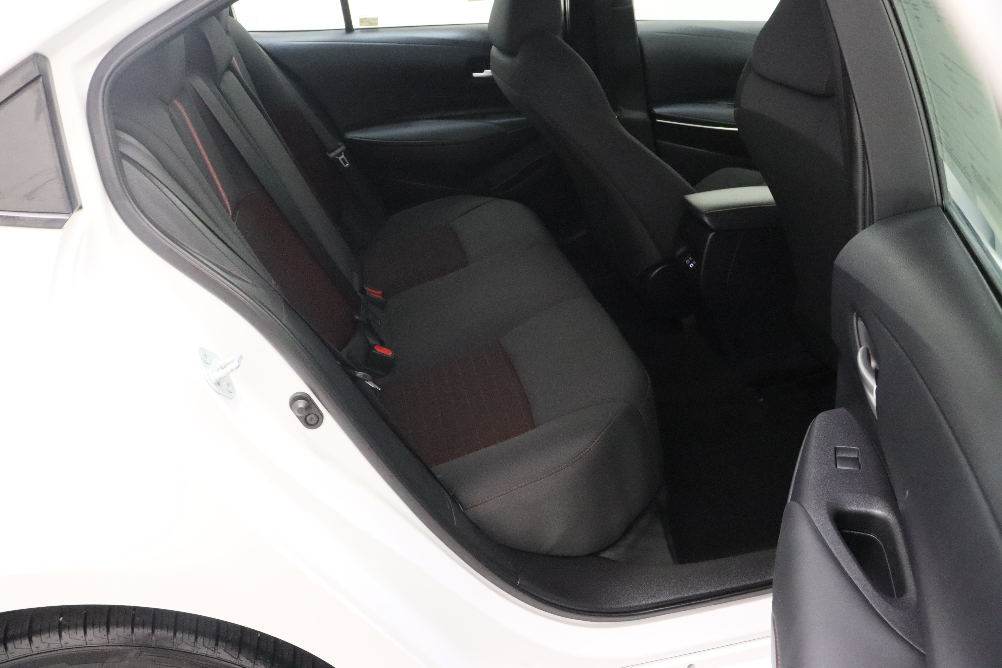 Certified 2024 Toyota Corolla SE FWD image 31