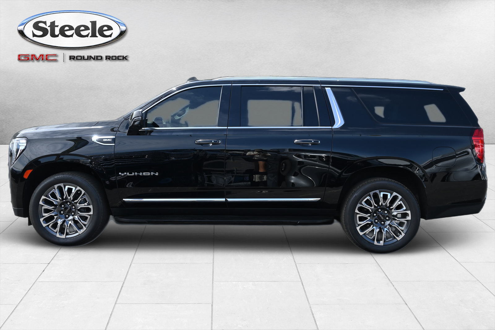 Certified 2024 GMC Yukon XL SLT w/ SLT Luxury Package AWD/4WD image 4