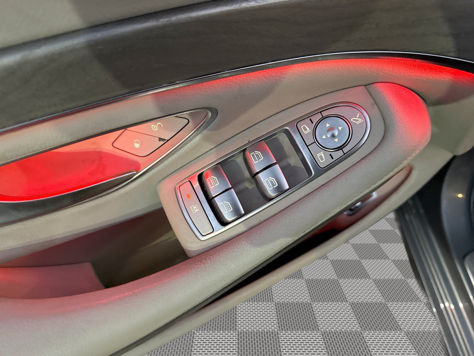 Used 2015 Mercedes-Benz S 550 Sedan w/ Premium 1 Package image 15