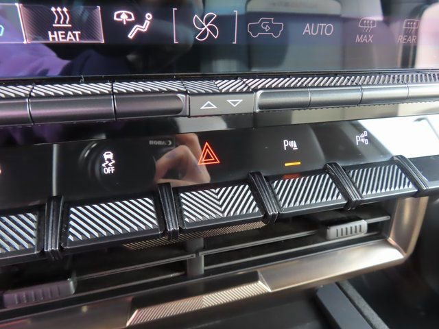 Used 2024 GMC Hummer EV 2X image 38