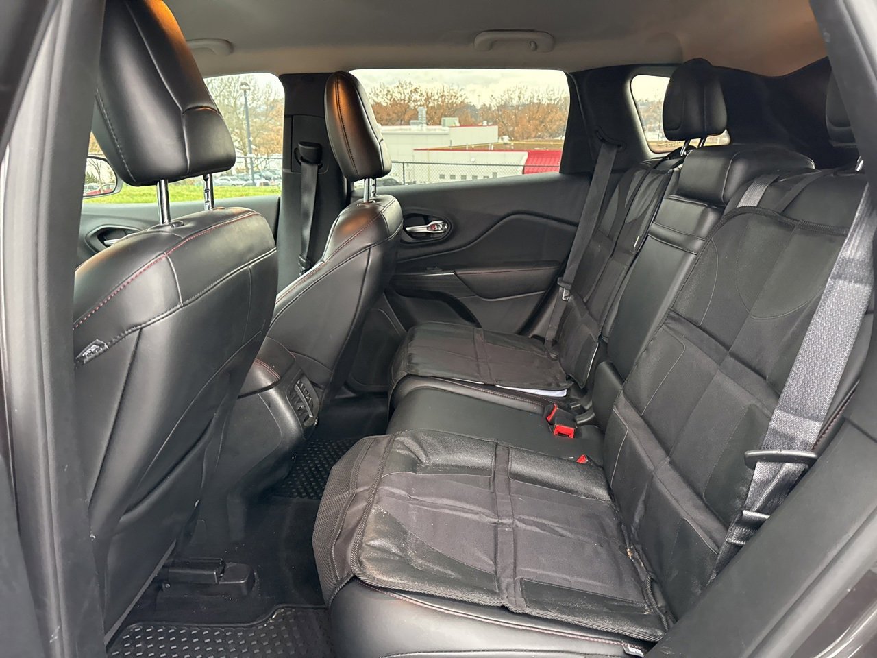 Used 2016 Jeep Cherokee Trailhawk w/ Comfort/Convenience Group image 6