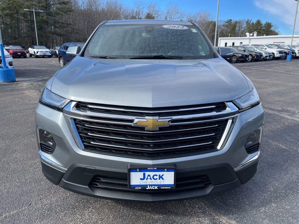 Used 2023 Chevrolet Traverse LT w/ Rear Camera Mirror Package image 2