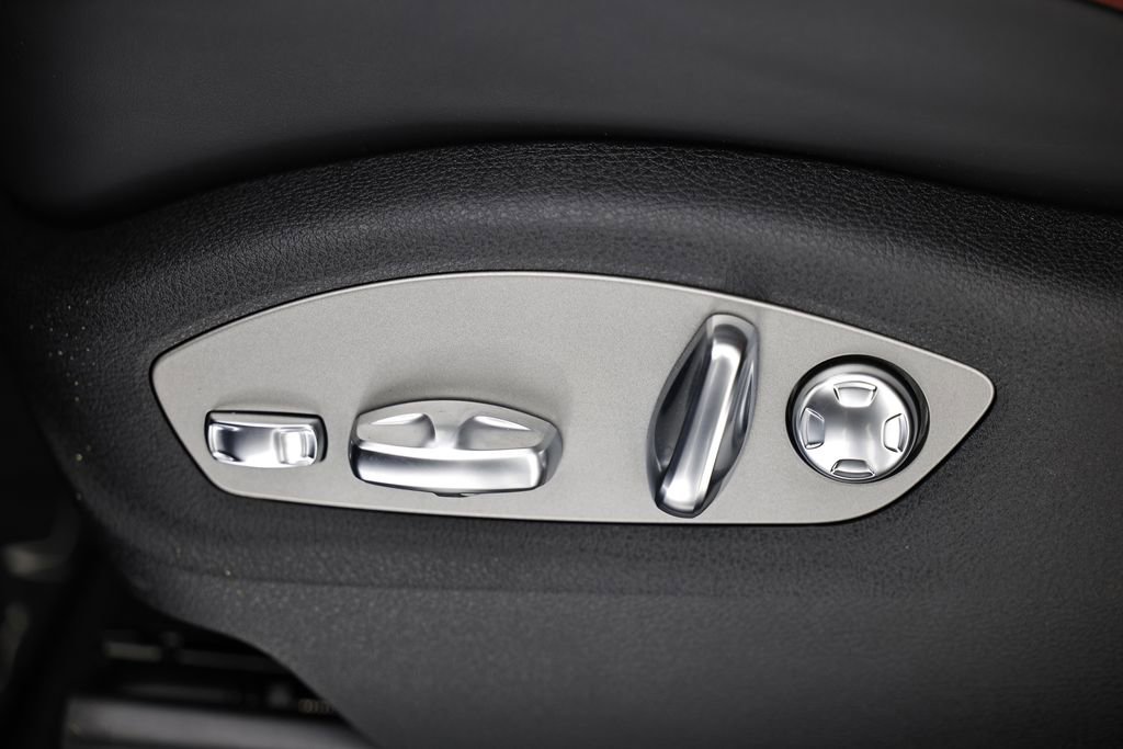 New 2026 Porsche Macan image 23