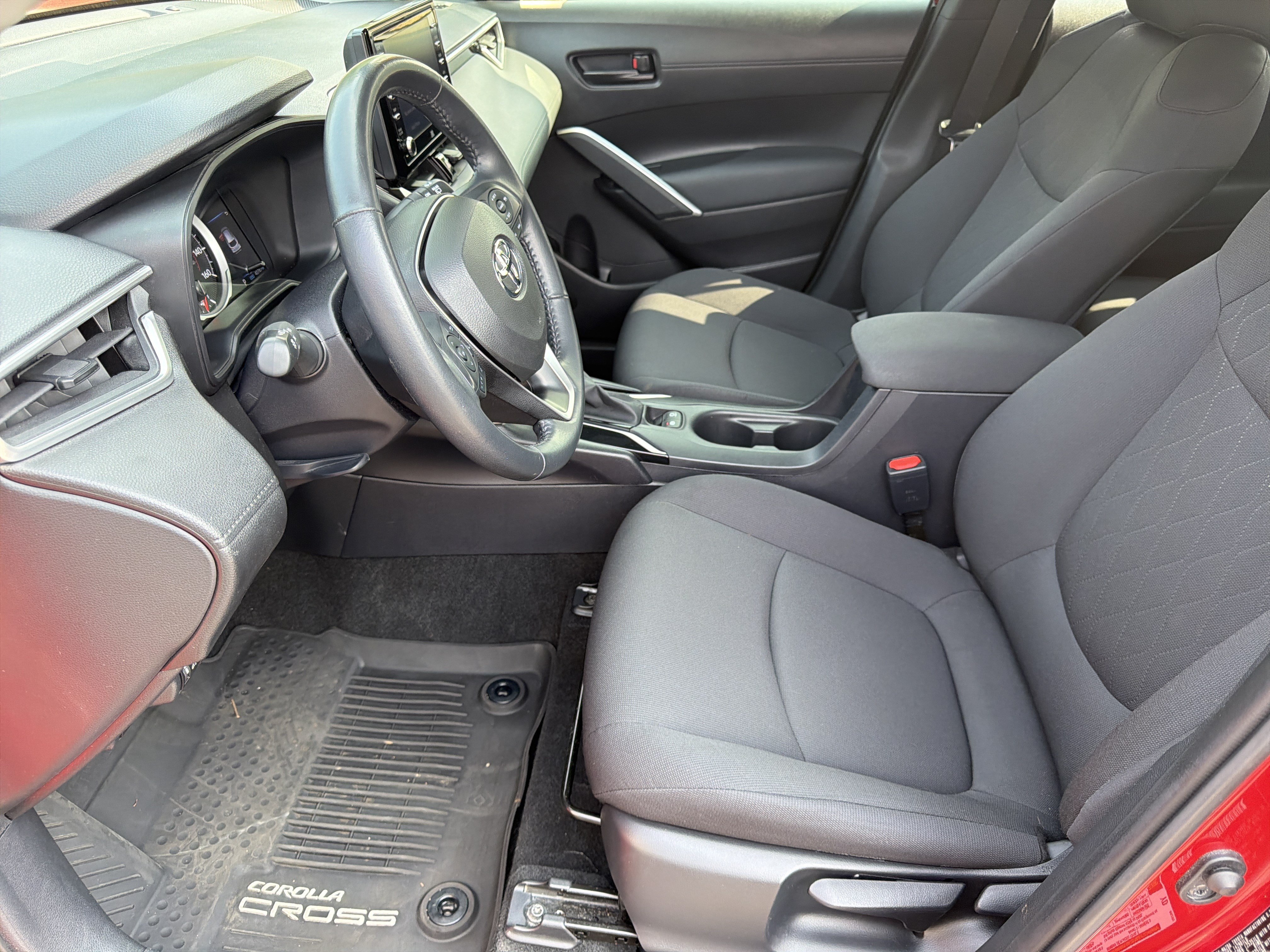 Used 2022 Toyota Corolla Cross LE w/ Moonroof Package FWD image 9