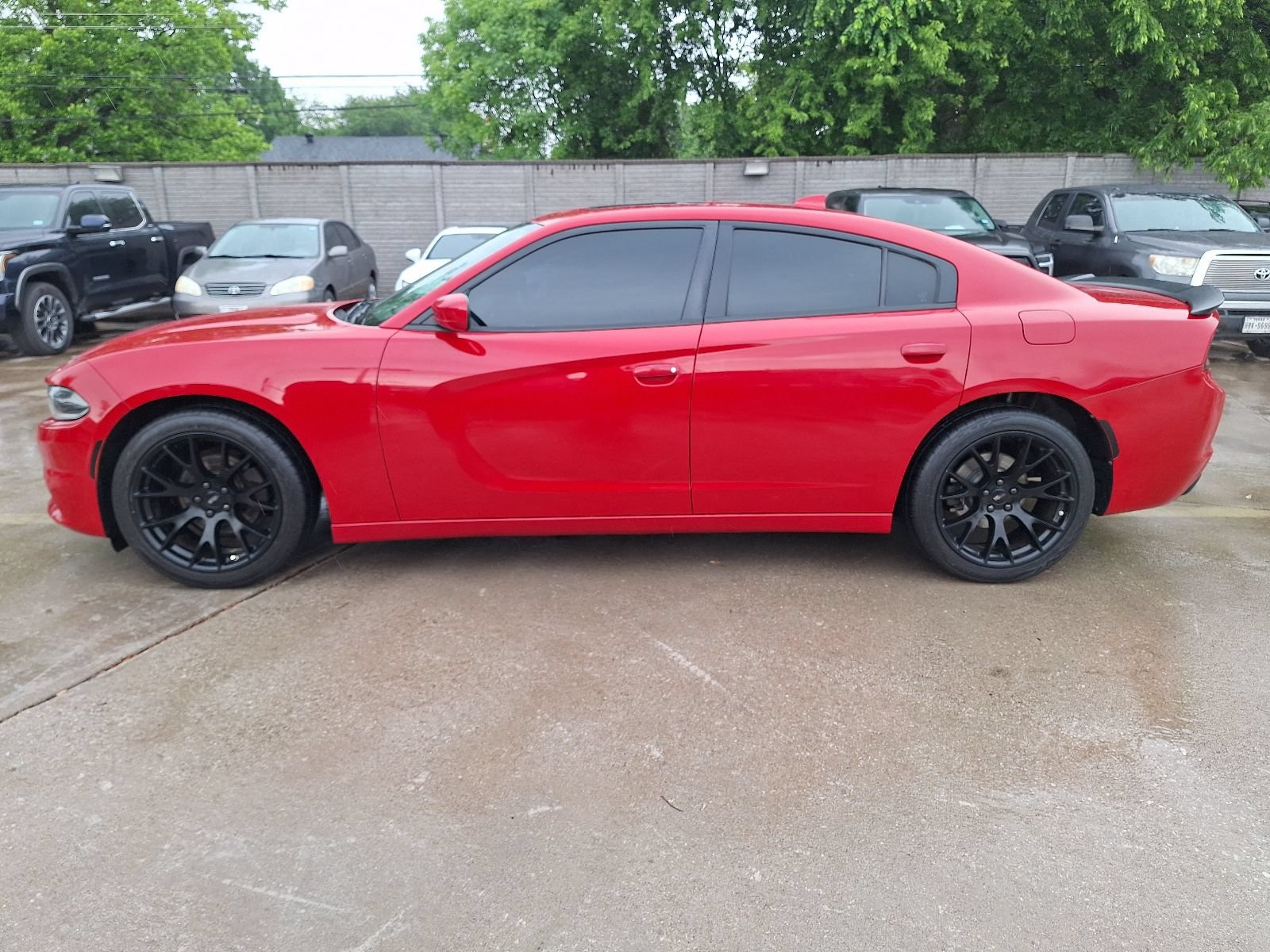 Used 2015 Dodge Charger SXT RWD image 3