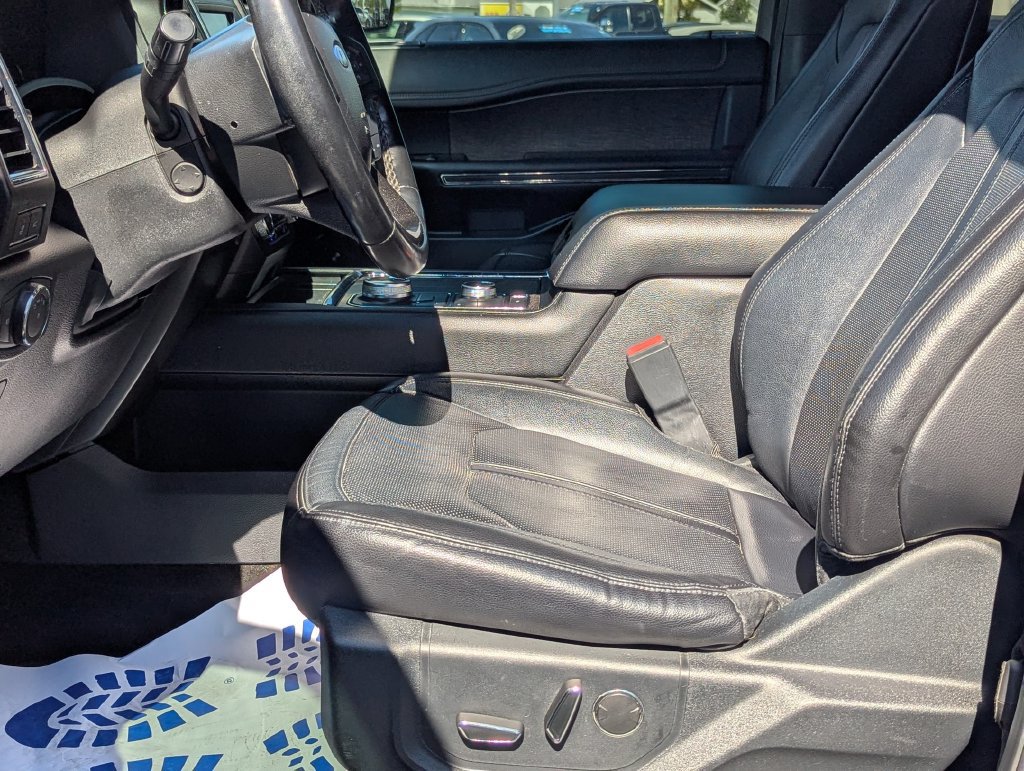 Used 2019 Ford Expedition Limited w/ Equipment Group 301A AWD/4WD image 11
