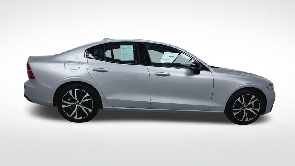 Used 2025 Volvo S60 B5 Core image 26