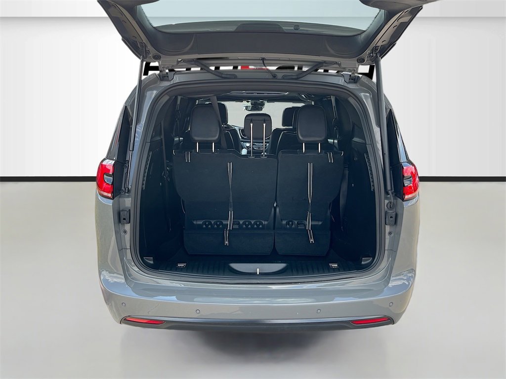 Used 2025 Chrysler Pacifica Limited image 26