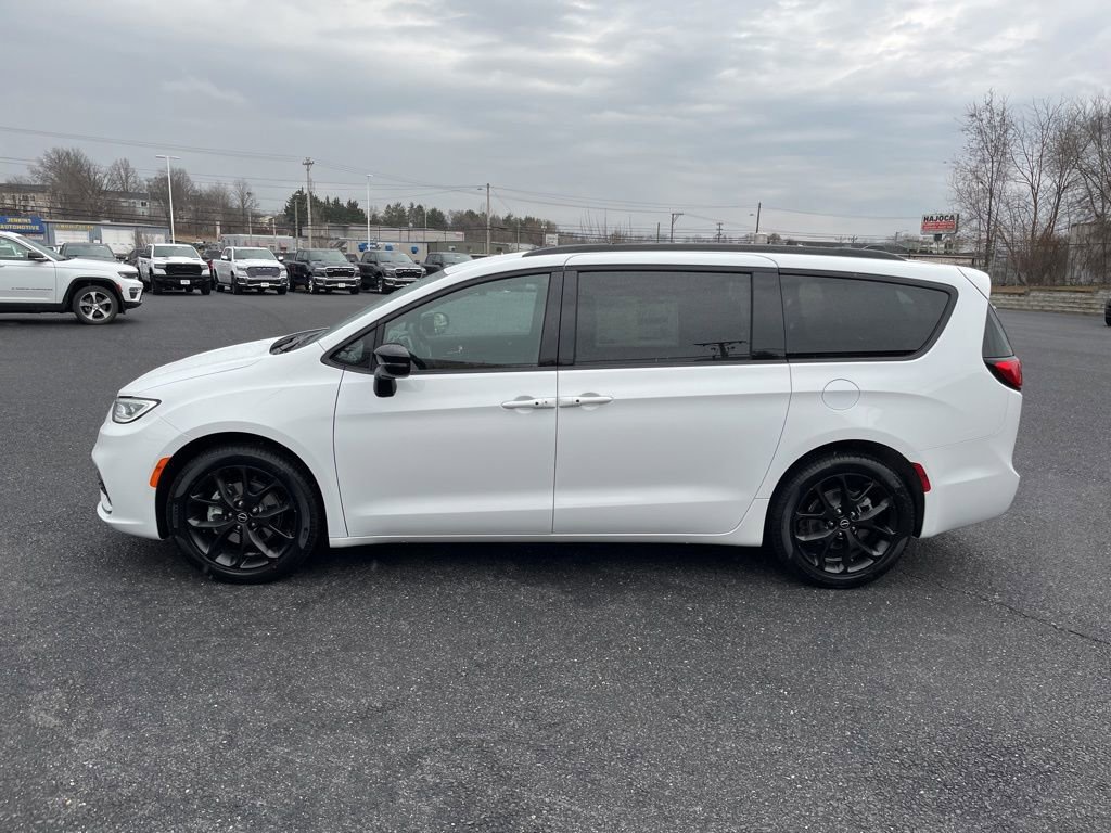 New 2026 Chrysler Pacifica Select image 6