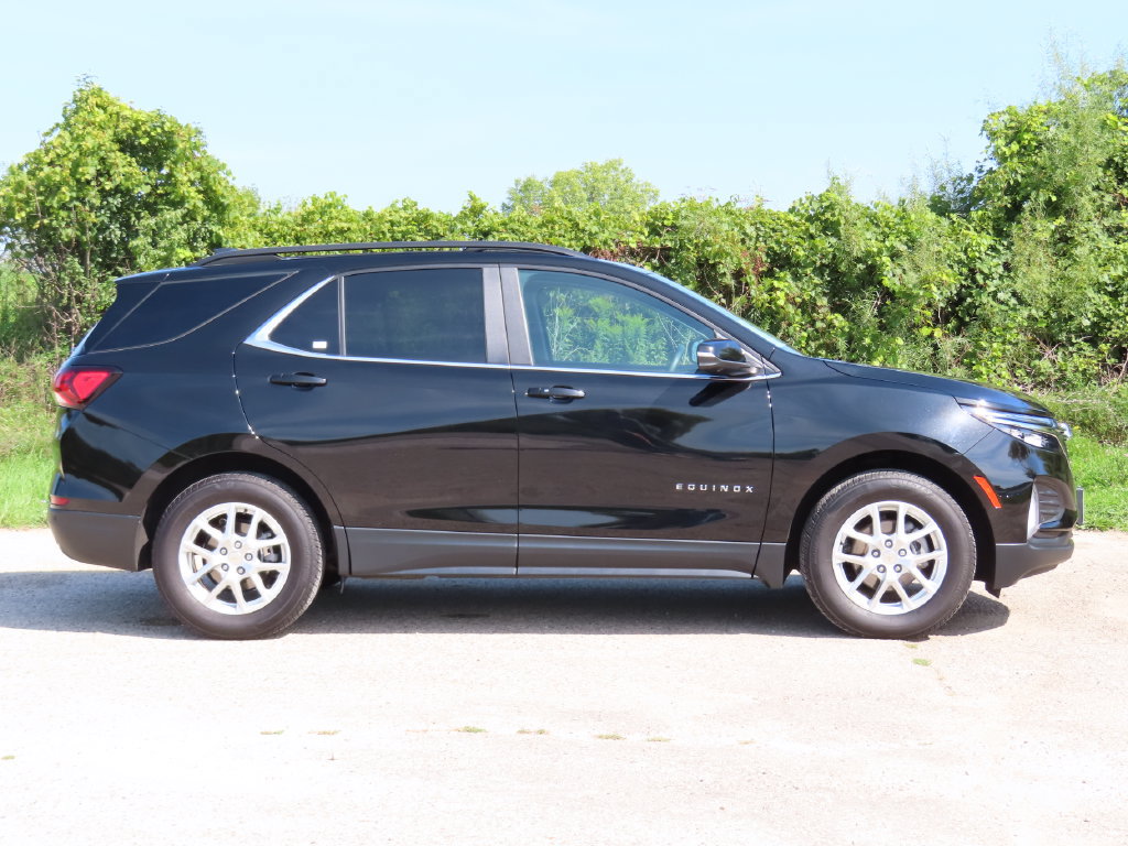 Used 2022 Chevrolet Equinox LT AWD/4WD image 2