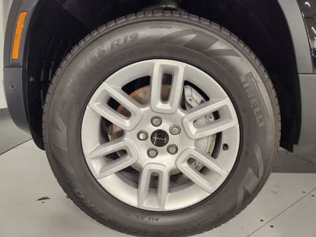 Used 2026 Land Rover Defender 130 S AWD/4WD image 8