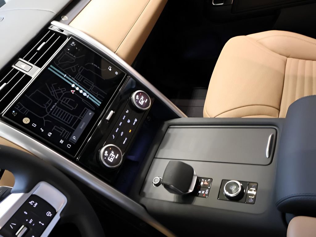 Certified 2025 Land Rover Discovery Metropolitan Edition image 44