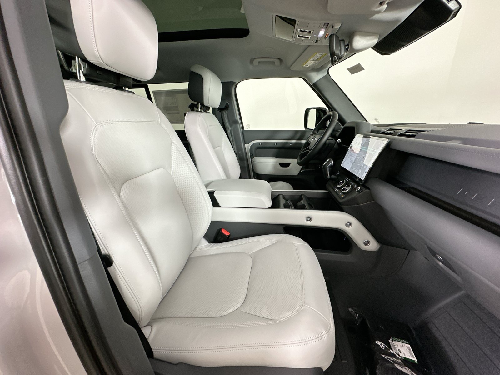 New 2026 Land Rover Defender 110 X-Dynamic SE AWD/4WD image 45