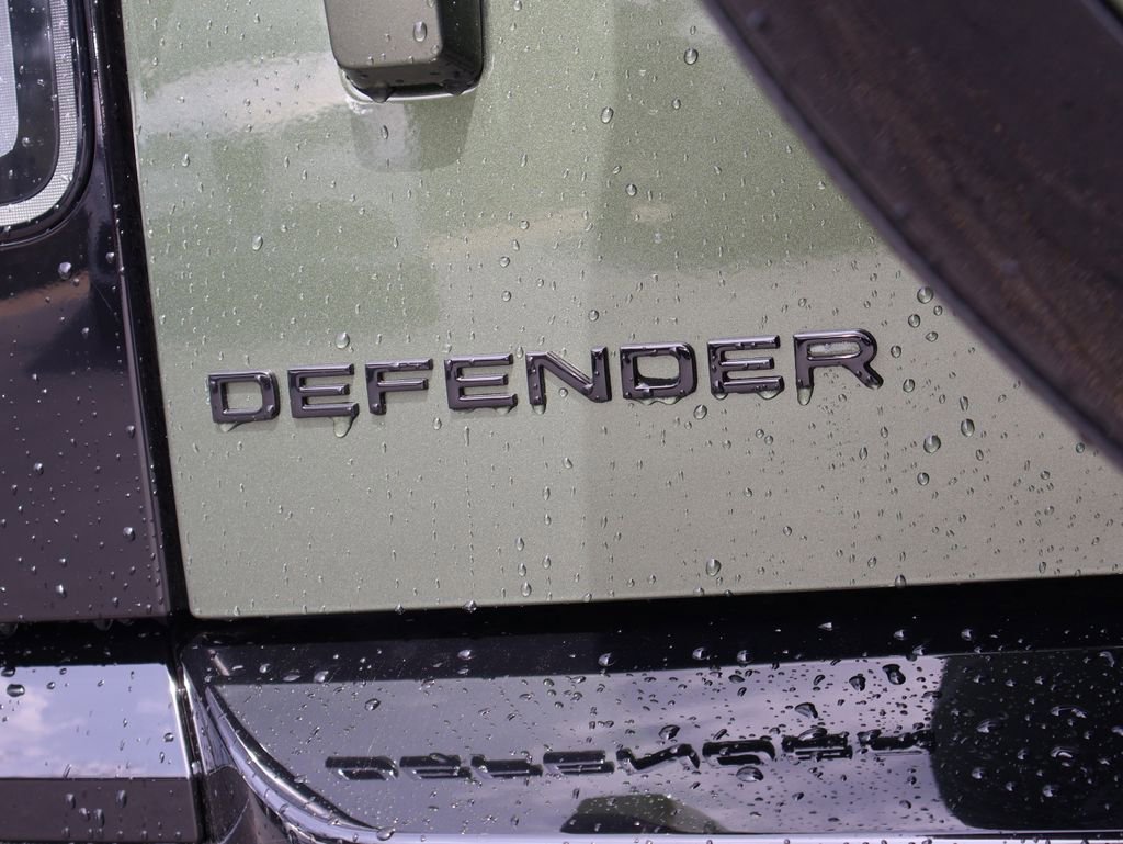 New 2026 Land Rover Defender 110 X-Dynamic SE image 8