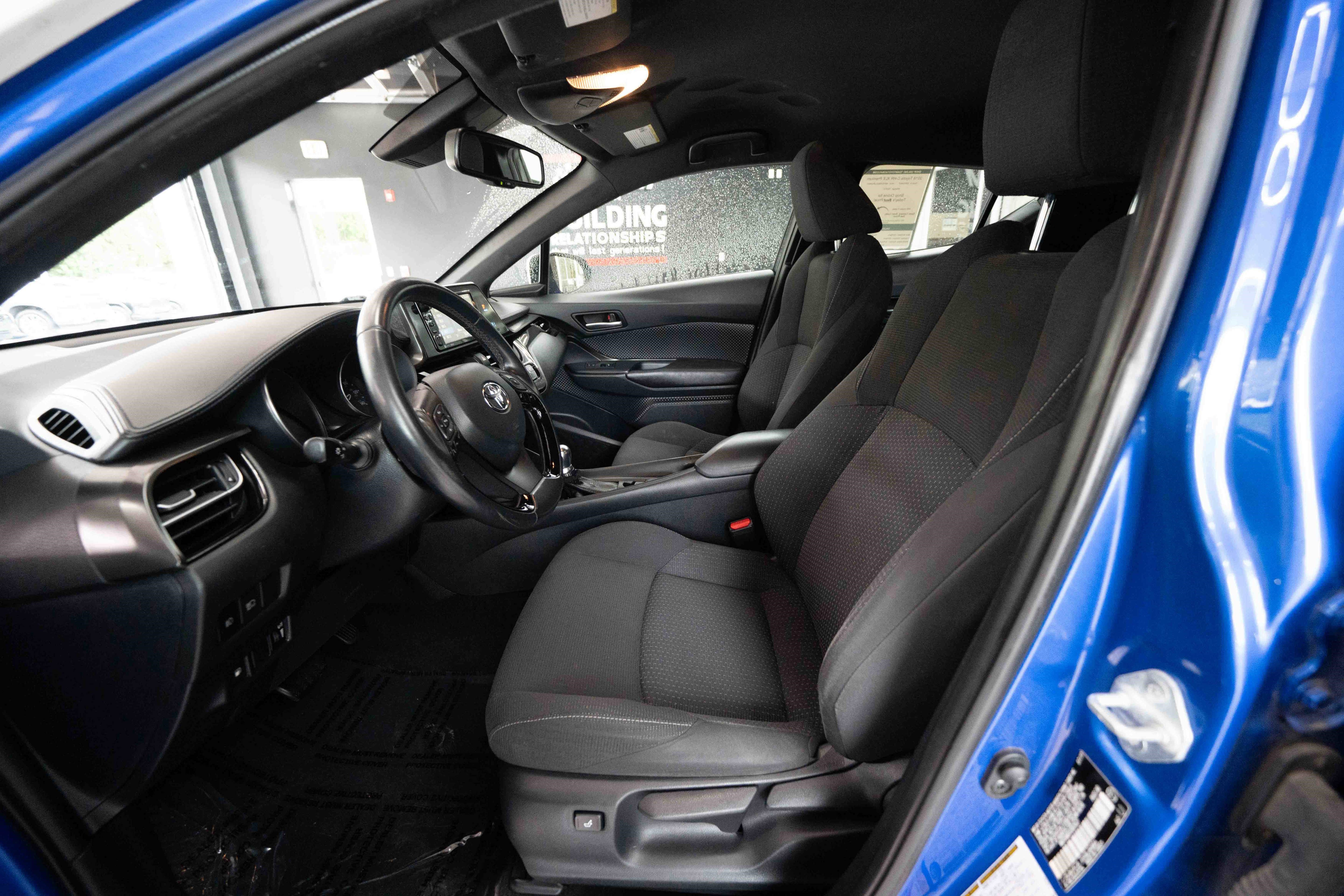 Used 2018 Toyota C-HR XLE FWD image 9