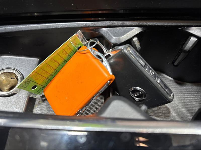 Used 2023 Volvo XC60 T8 Plus image 28