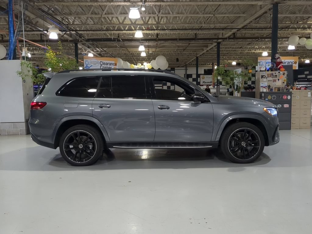 Used 2025 Mercedes-Benz GLS 580 4MATIC image 7