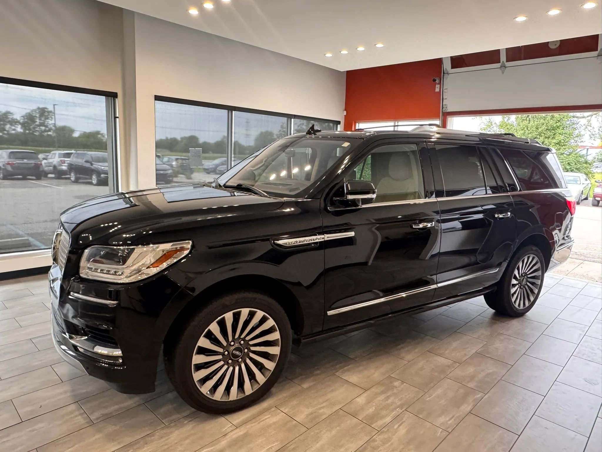 Used 2019 Lincoln Navigator L Reserve w/ Cargo Package AWD/4WD image 11