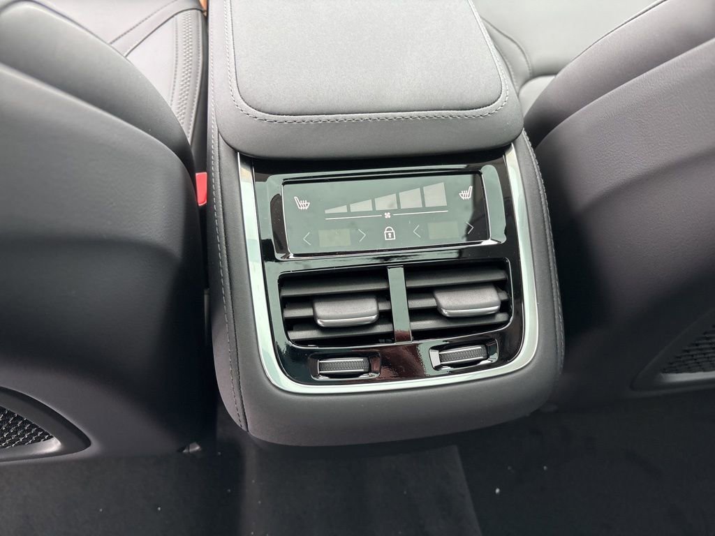 New 2026 Volvo XC90 B6 Plus w/ Protection Package Premier AWD/4WD image 40