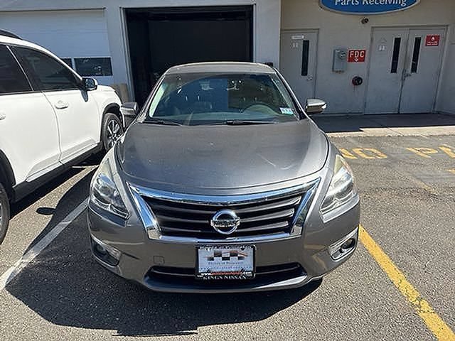 Used 2015 Nissan Altima 2.5 SL w/ Technology Package FWD image 2