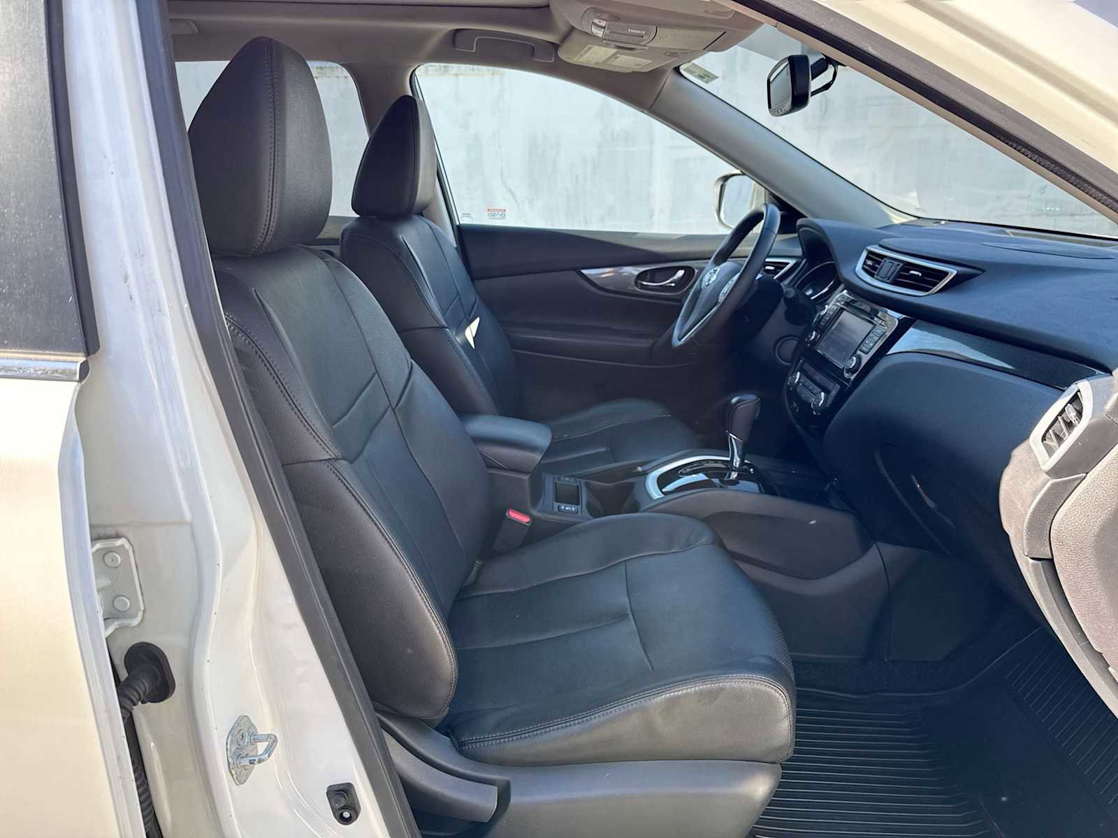 Used 2016 Nissan Rogue SL w/ SL Premium Package image 15