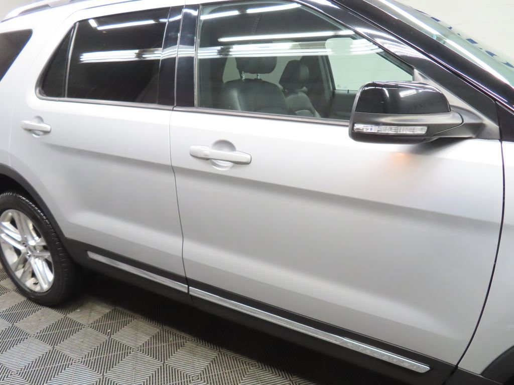 Used 2016 Ford Explorer XLT w/ Equipment Group 202A AWD/4WD image 33