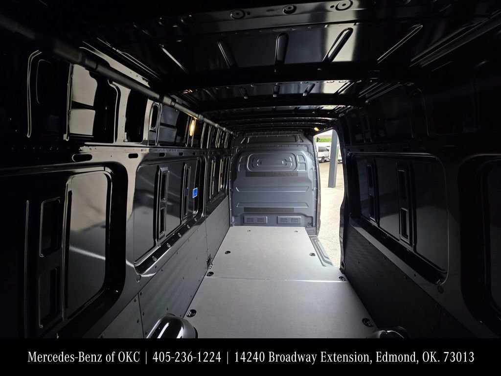 Used 2024 Mercedes-Benz eSprinter 170 Cargo image 6