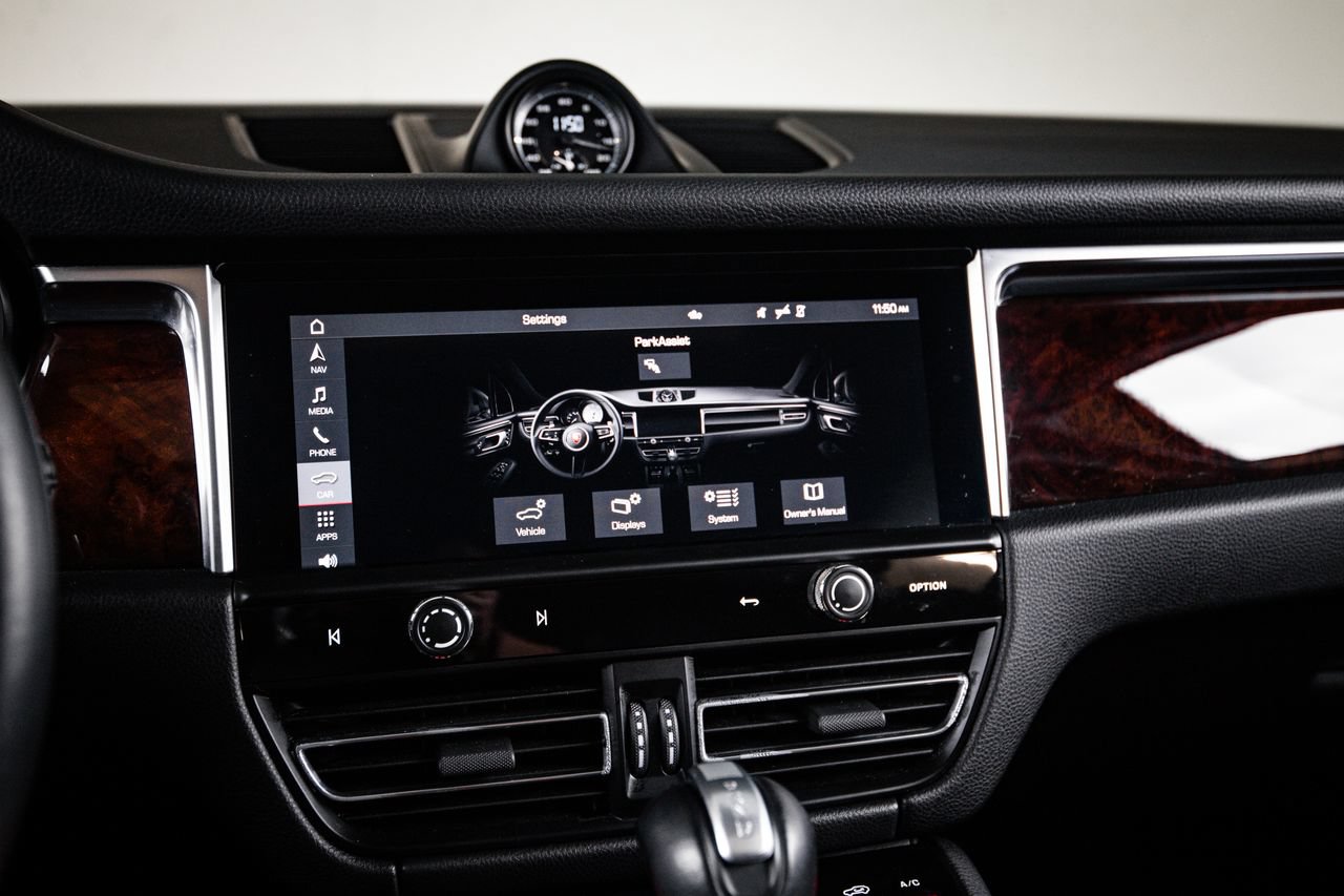 Certified 2023 Porsche Macan S AWD/4WD image 18