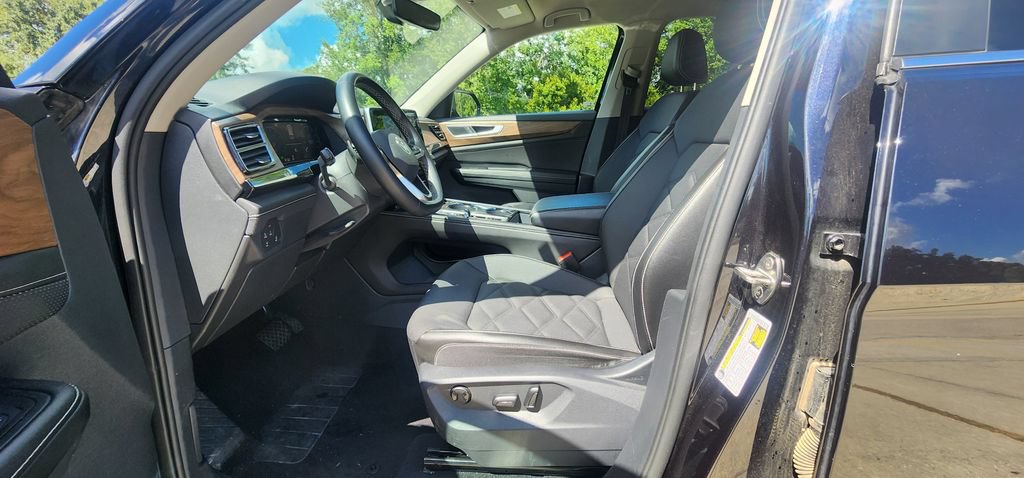 Used 2025 Volkswagen Atlas SE AWD/4WD image 13