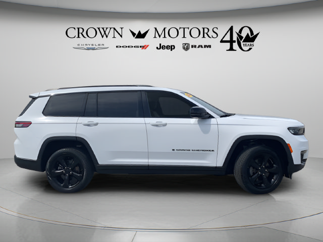 Used 2023 Jeep Grand Cherokee L Limited w/ Black Appearance Package AWD/4WD image 4