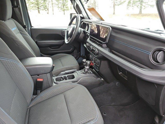 Used 2025 Jeep Wrangler Unlimited Rubicon 4xe w/ Convenience Group image 11