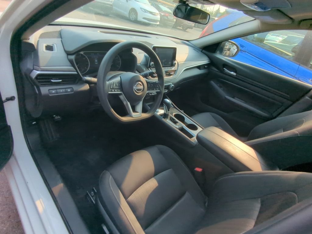Used 2024 Nissan Altima 2.5 SV FWD image 7